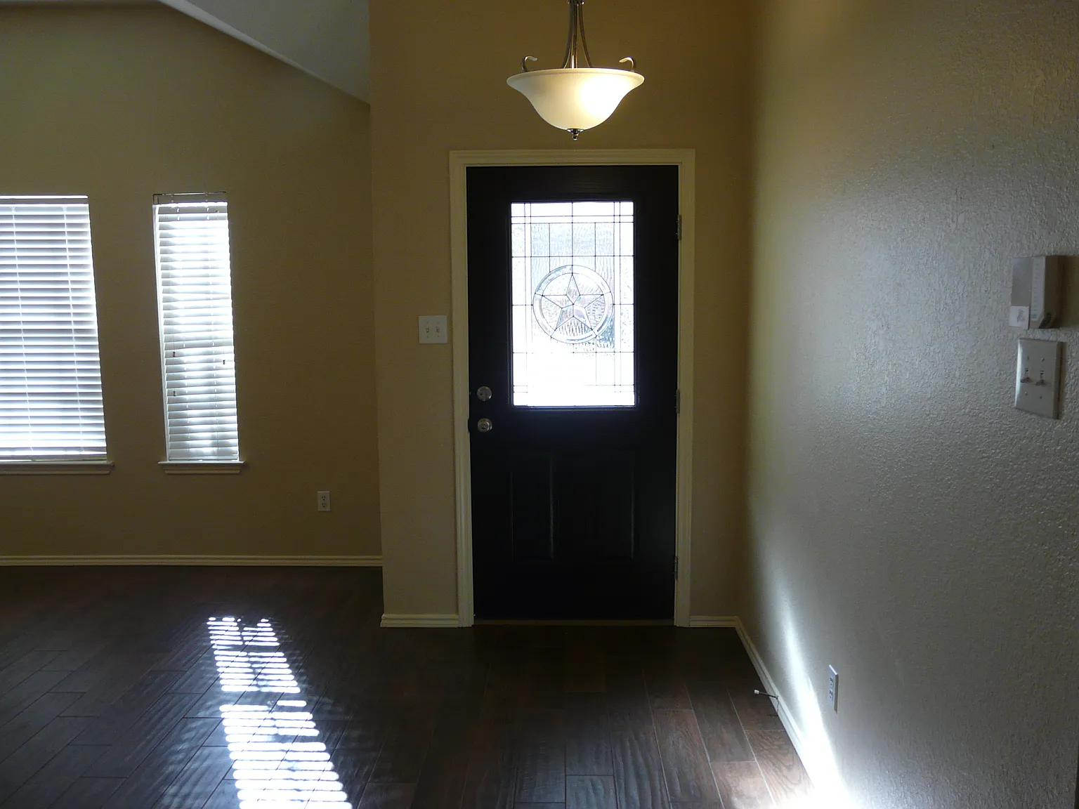 3 bed, 1799 sqft, $2,200 — Photo 2