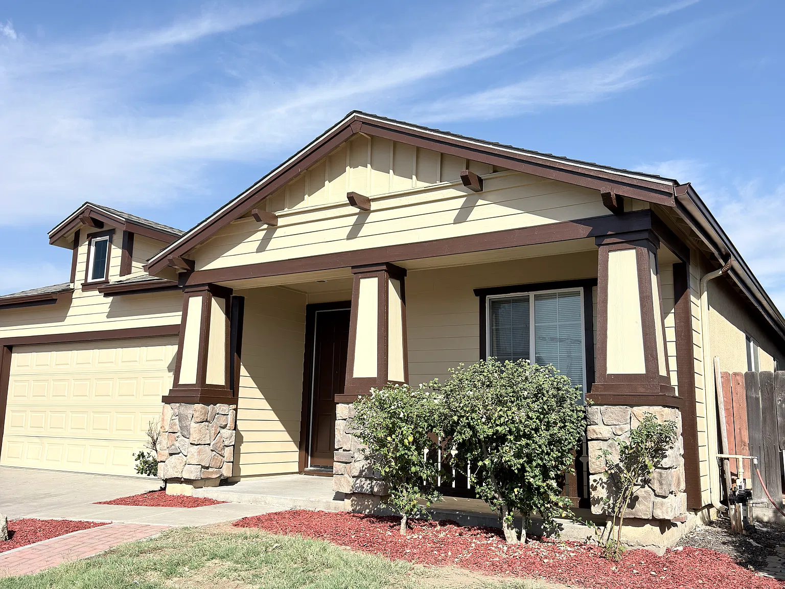 4 bed, 1848 sqft, $2,100 — Photo 2