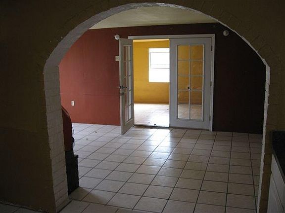 2nd image of 4912 Royal Dr