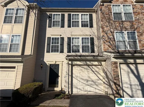 4516 Eagle Ct, Center Valley, PA 18034