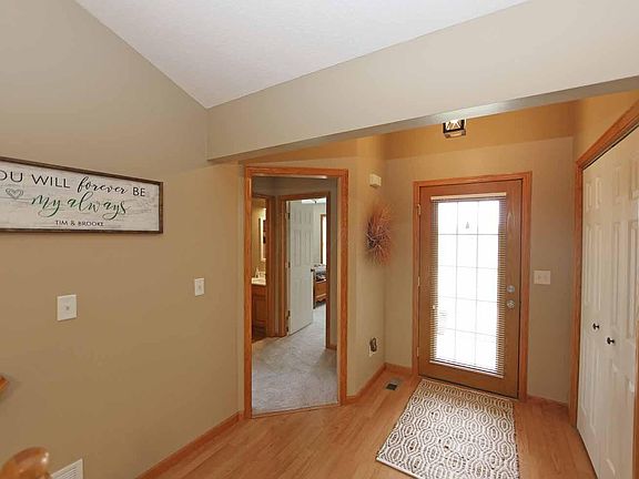 5th image of 1080 Beech St