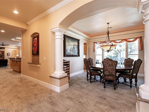 5th image of 7718 Willow Cove Cir