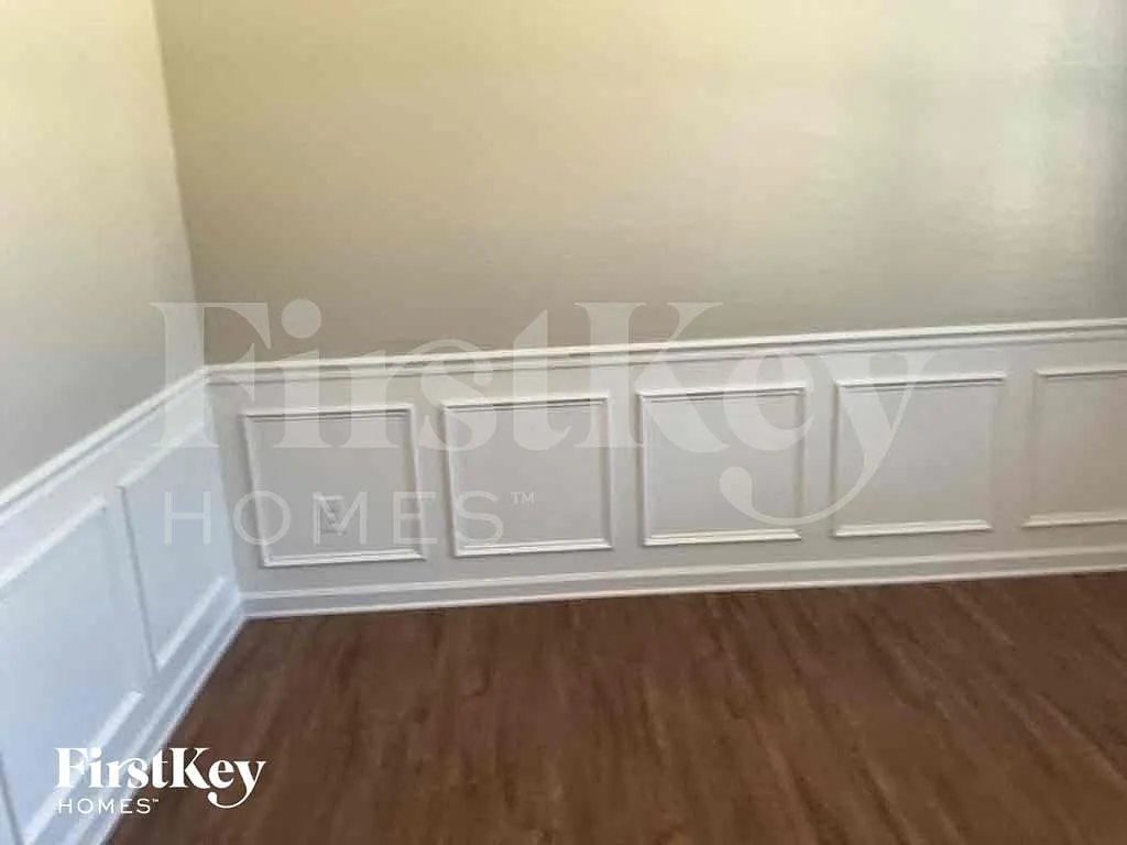 5 bed, 3.0 bath, 2566 sqft, $2,685 — Photo 2