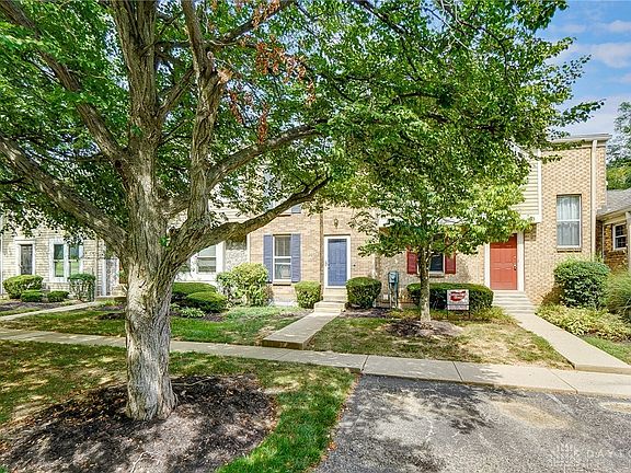 3rd image of 2052 Stratford Ct