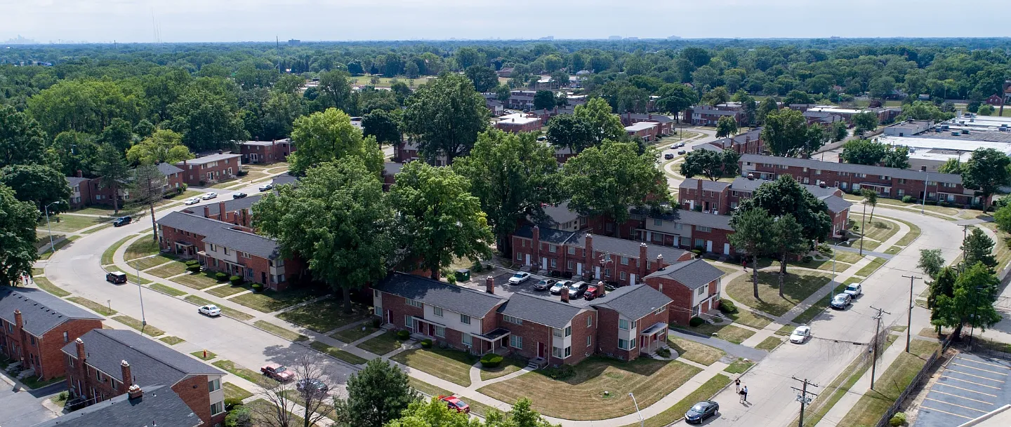 INFINITY PARK APTS & TOWNHOMES — Photo 3