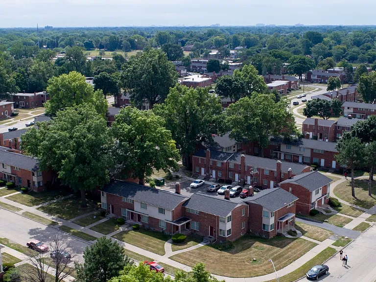 INFINITY PARK APTS & TOWNHOMES — Photo 3