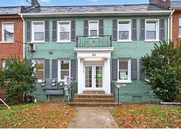 212 36th St NE APT 1, Washington, DC 20019