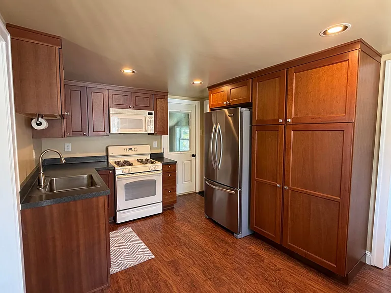 322 E Baldwin St — Photo 2