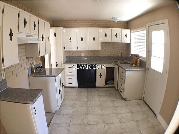 5th image of 5231 N Lakewood Ct #0
