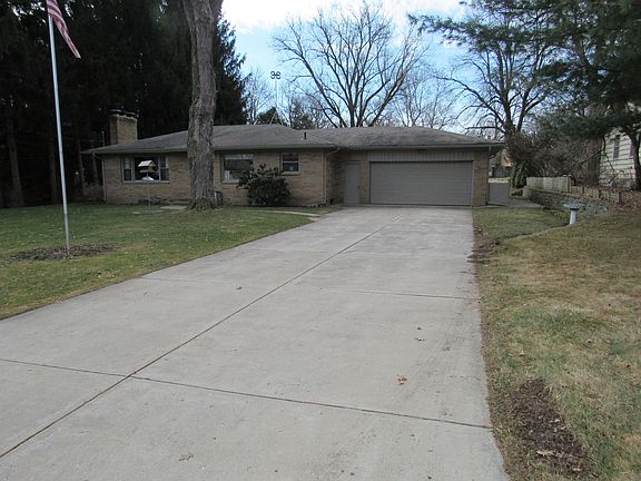 2nd image of 632 Hachmuth Dr NW