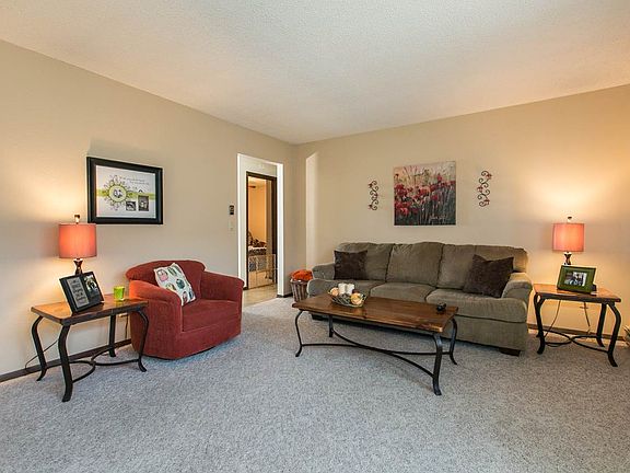 3rd image of 2050 Pasadena Dr