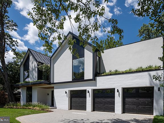 3rd image of 6004 Balsam Dr