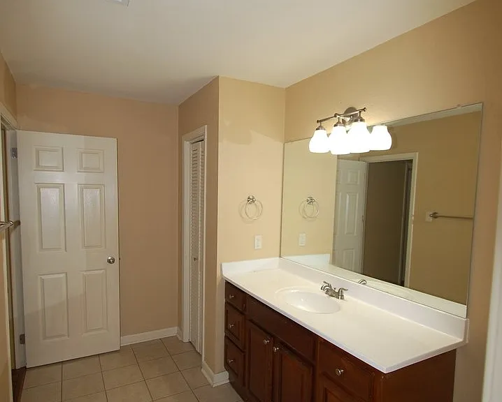 2912 Dorset Dr — Photo 7