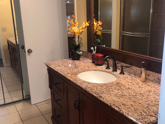 3rd image of 713 Highland Gardens Ln