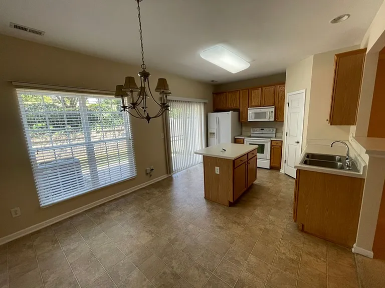 107 Fanwood Ct — Photo 7