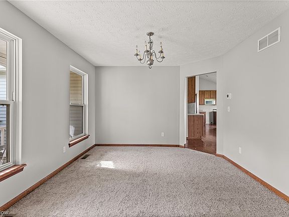5th image of 38464 Avalon Dr