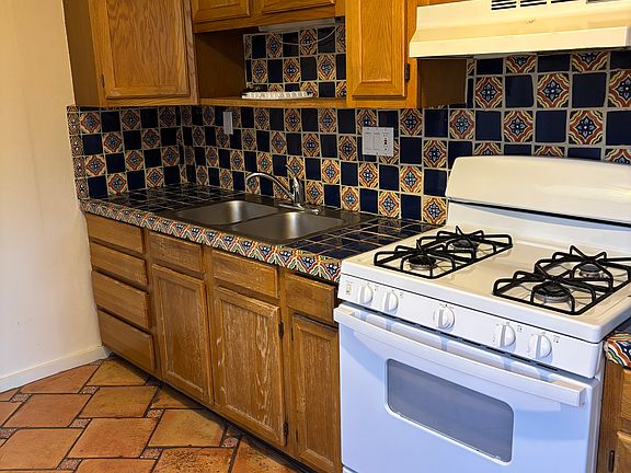 4th image of 521 Salazar St #1
