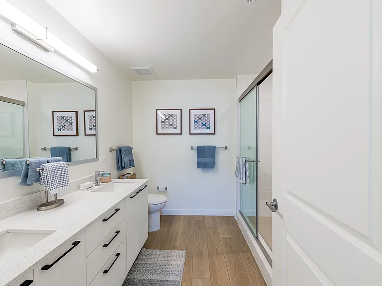 South Pointe Apartments — Photo 9