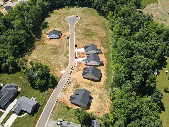 3rd image of 1945 Meadowview Dr Lot 19