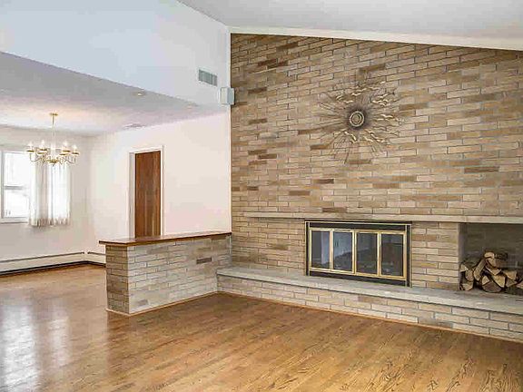 3rd image of 20 Pine Woods Rd