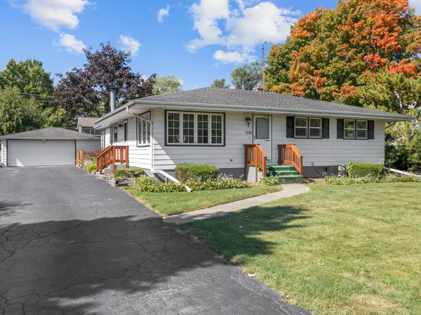 2736 N Lewis Ave, Waukegan, IL 60087