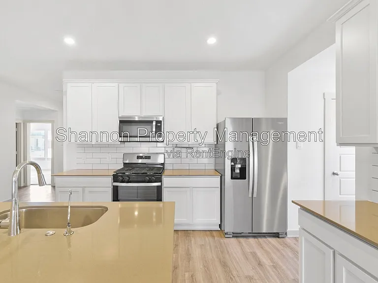 7915 Murciana Dr — Photo 10