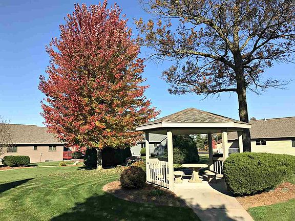 3rd image of 1523 Rosewood Ave