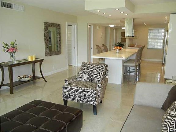 2nd image of 3970 Oaks Clubhouse Dr APT 201