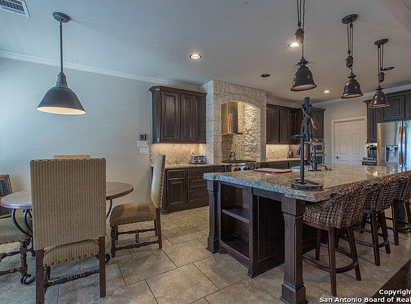 2nd image of 2423 Redland Point