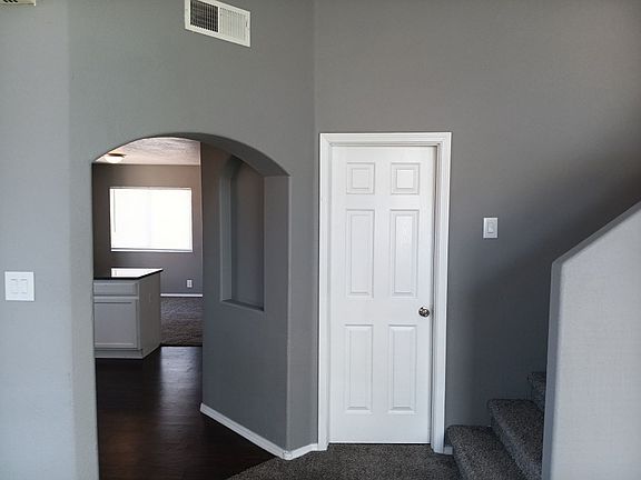 4th image of 7040 Husky Dr NE