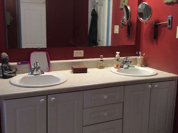 Master bath, duel sinks