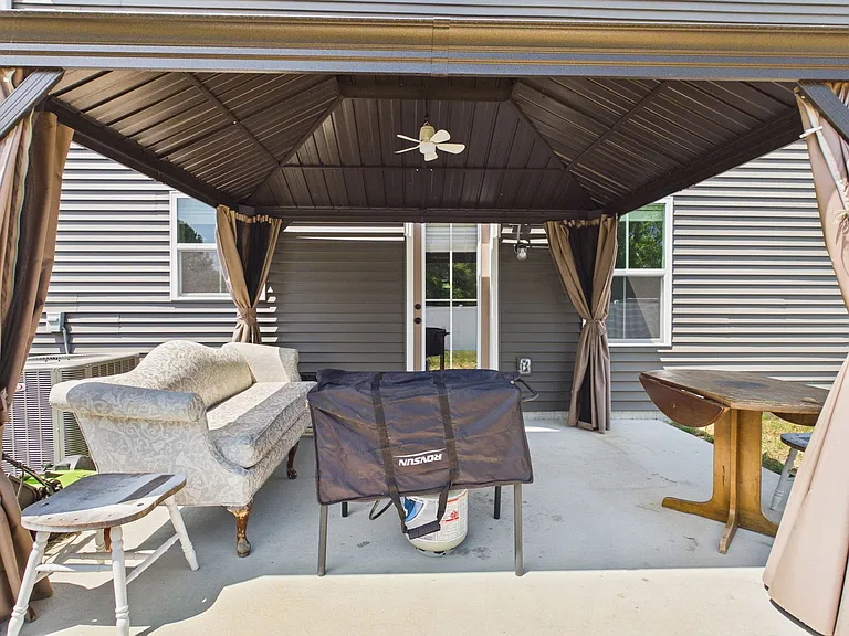2945 Travis Ln — Photo 23