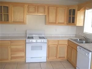 1st image of 1153 W 15th St