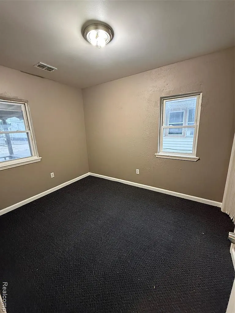 2 bed, 1.0 bath, 680 sqft, $1,050 — Photo 4