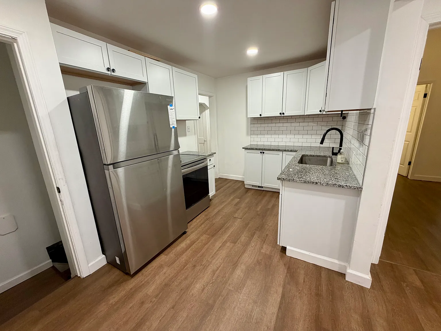 3 bed, 1042 sqft, $2,100 — Photo 4