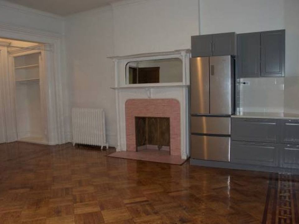 2nd image of 336 W 89th St APT 3R
