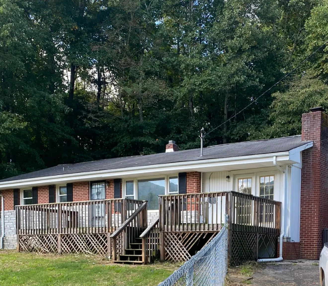 3 bed, 1.5 bath, 1650 sqft, $1,600 — Photo 2