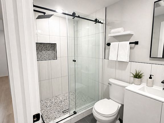 5th image of 225 W 10th Ave APT 4