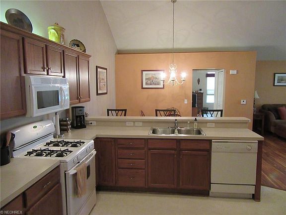 4th image of 5242 Redford Dr