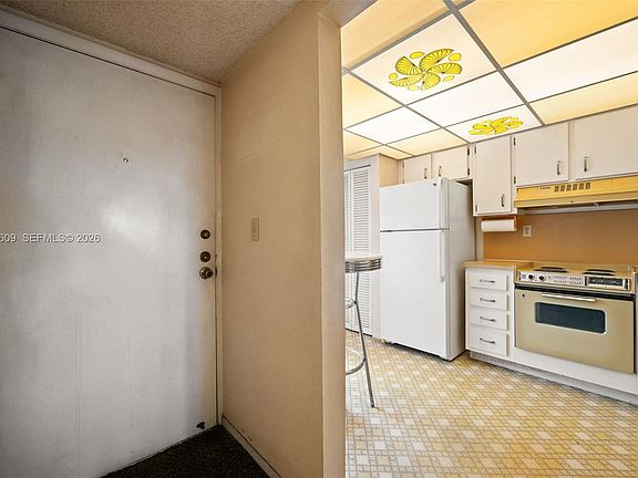 4th image of 709 Curtiss Pkwy APT 23