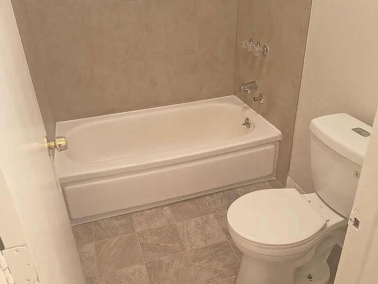 Laurel Village — Photo 26