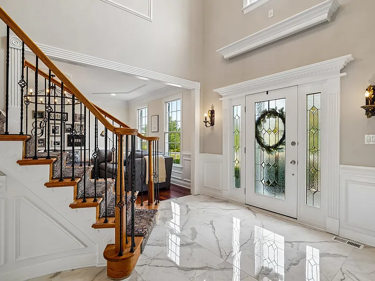 3 Balmoral Dr — Photo 2