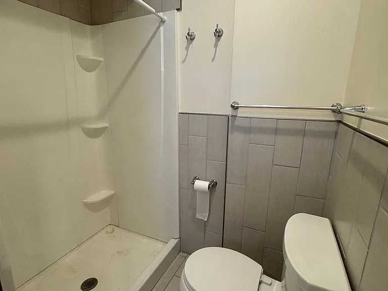 107 Front St — Photo 10