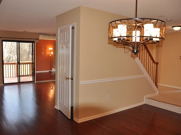 5th image of 25 Ashford Dr