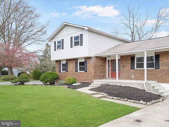 3rd image of 400 Elmwood Ct