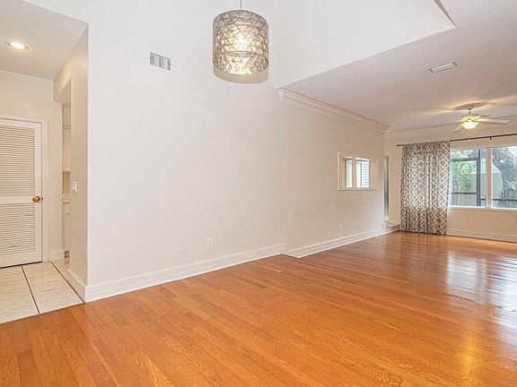 5th image of 9722 Tiffany Oaks Ln #9722