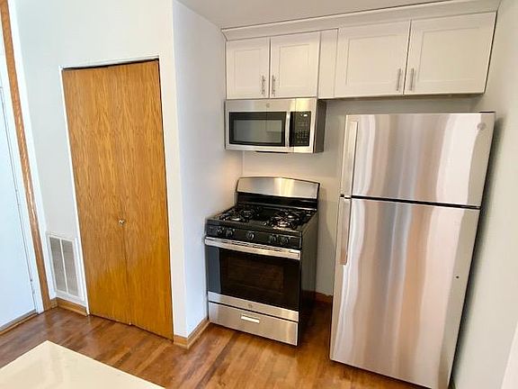 3rd image of 2256 W Berteau Ave #1