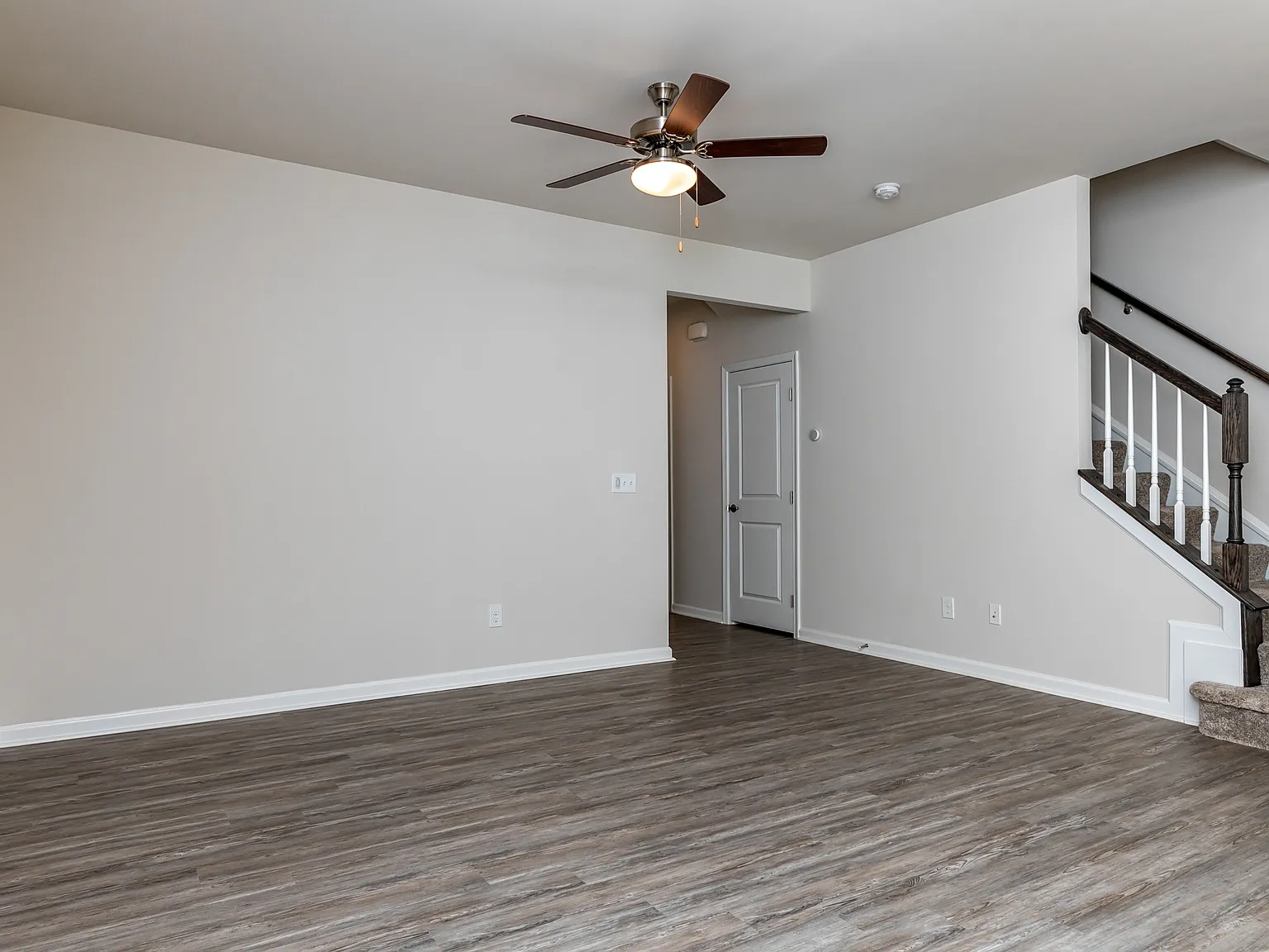 3 bed, 2.5 bath, 1564 sqft, $1,795 — Photo 3