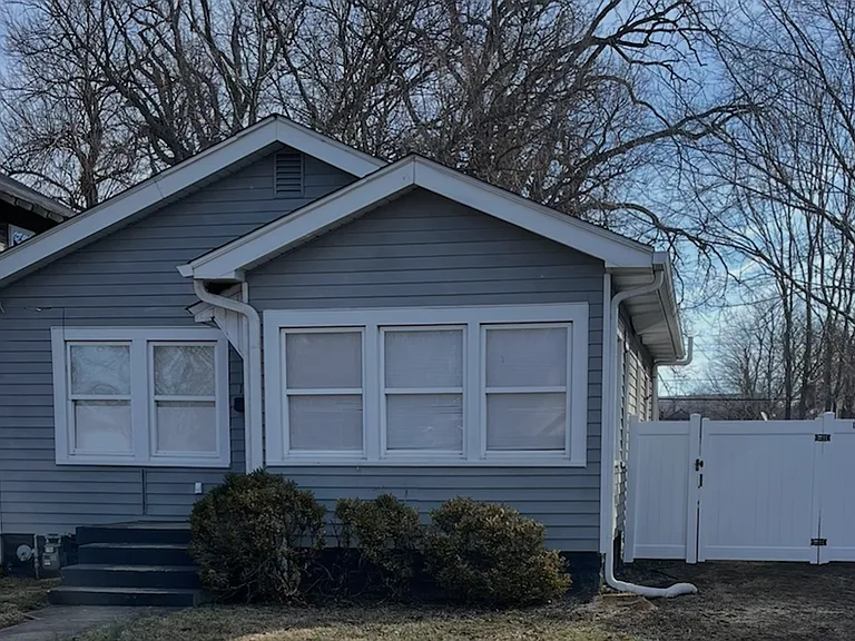 1815 E Riverside Dr — Photo 3