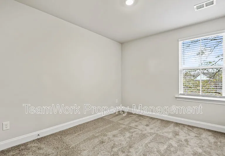 101 Langley Dr #B — Photo 16